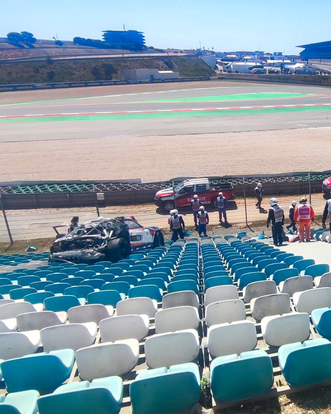 Las fotos del insólito accidente en las tribunas de Portimão: 1.jpeg
