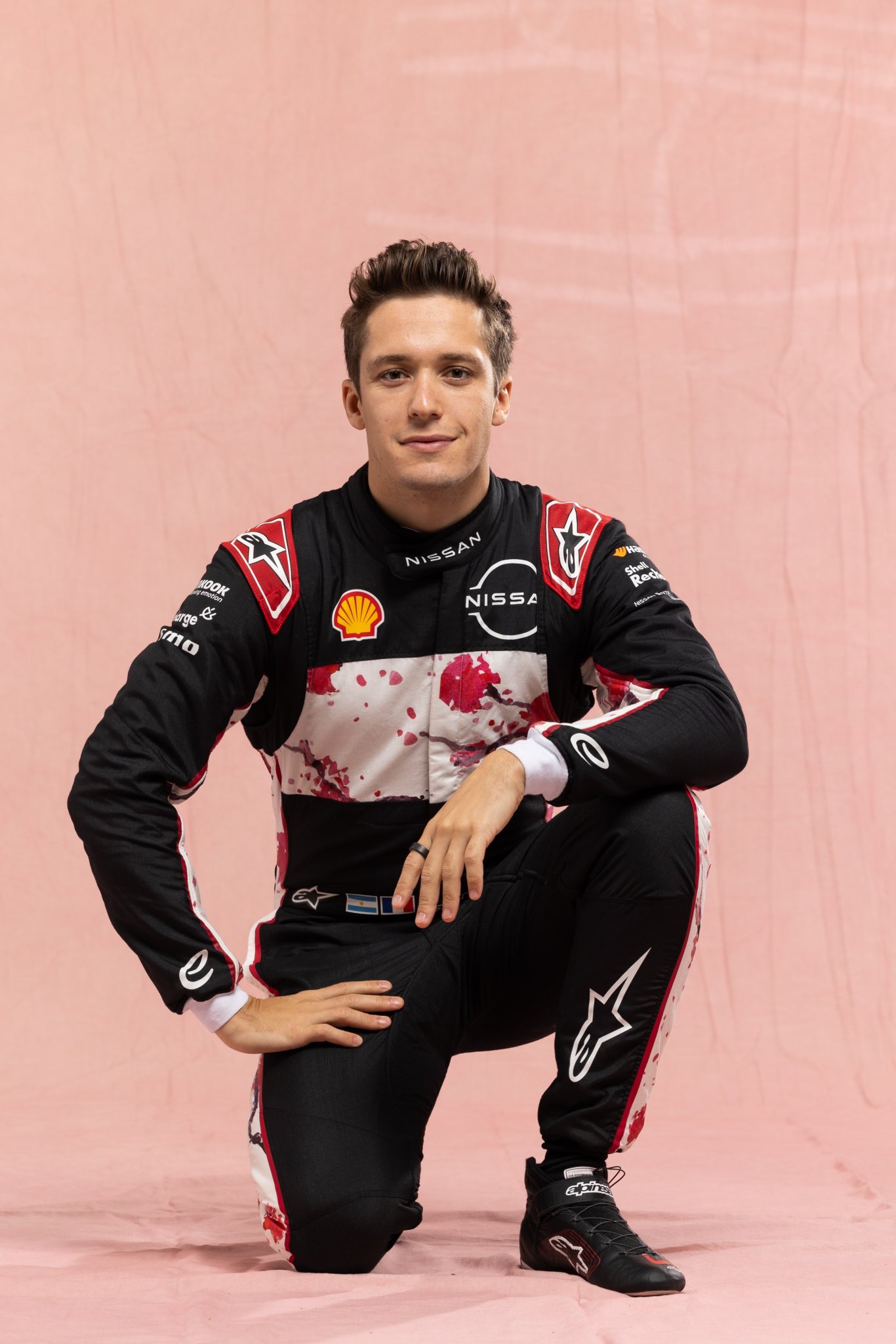 Las fotos que publicó Sacha Fenestraz en la previa al inicio de la temporada de Fórmula E: GDWO5IqXgAAyqcH.jpeg