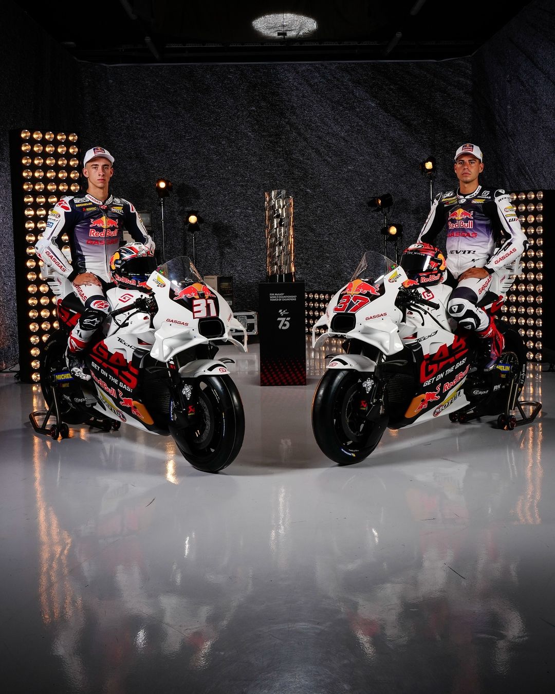 MotoGP, en modo ‘Old school’:: 453782344_1026624248858183_6686610674311880126_n.jpg